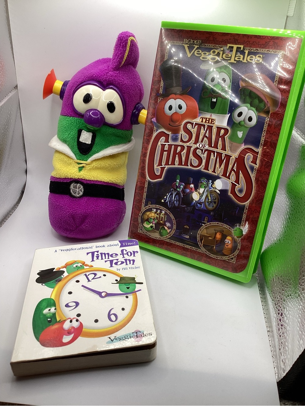 Vtg Veggie Tales Bundle - VHS The Star of Christmas, bean bag Larry, Book